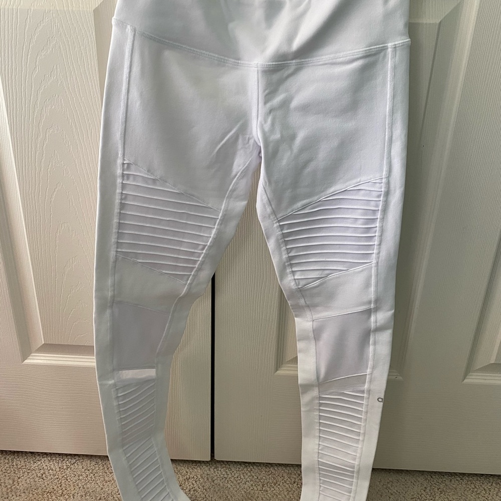 BRAND NEW ALO leggings